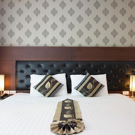 Hemingways Silk Hotel Patong Экстерьер фото
