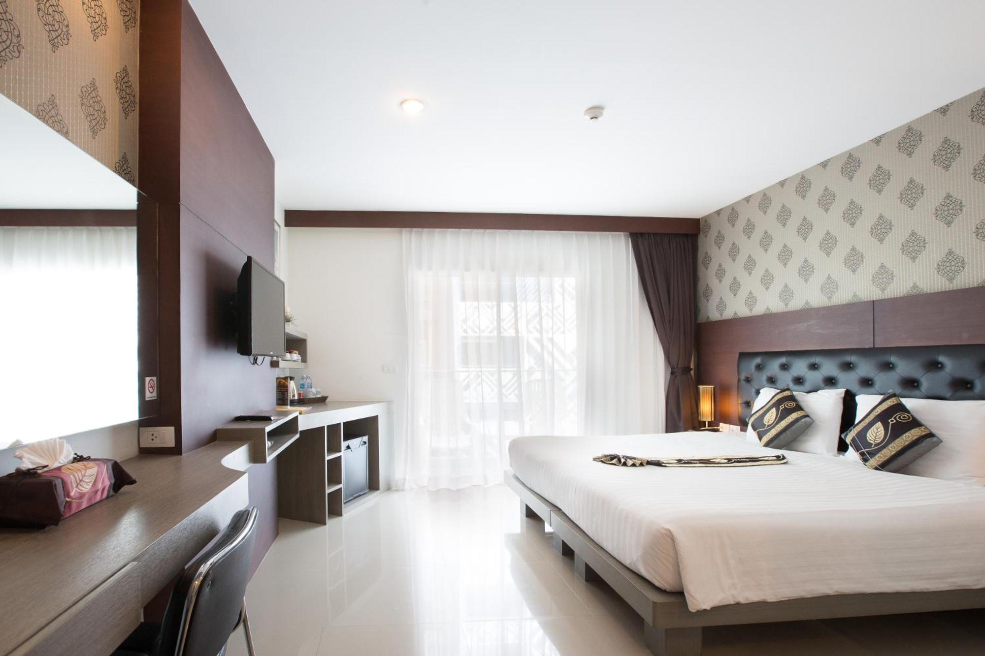 Hemingways Silk Hotel Patong Экстерьер фото