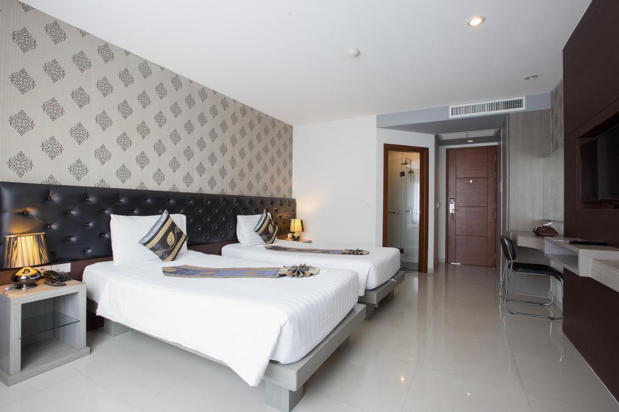Hemingways Silk Hotel Patong Экстерьер фото