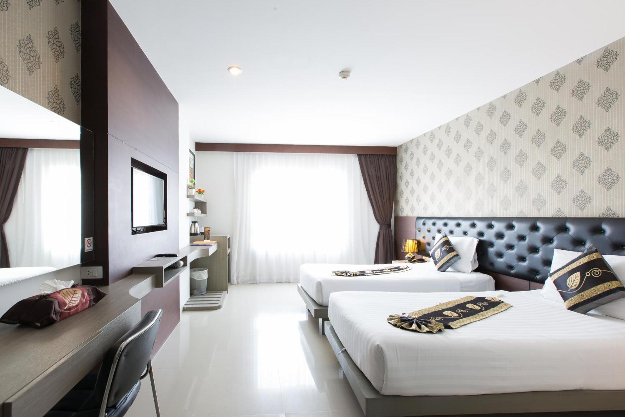 Hemingways Silk Hotel Patong Экстерьер фото