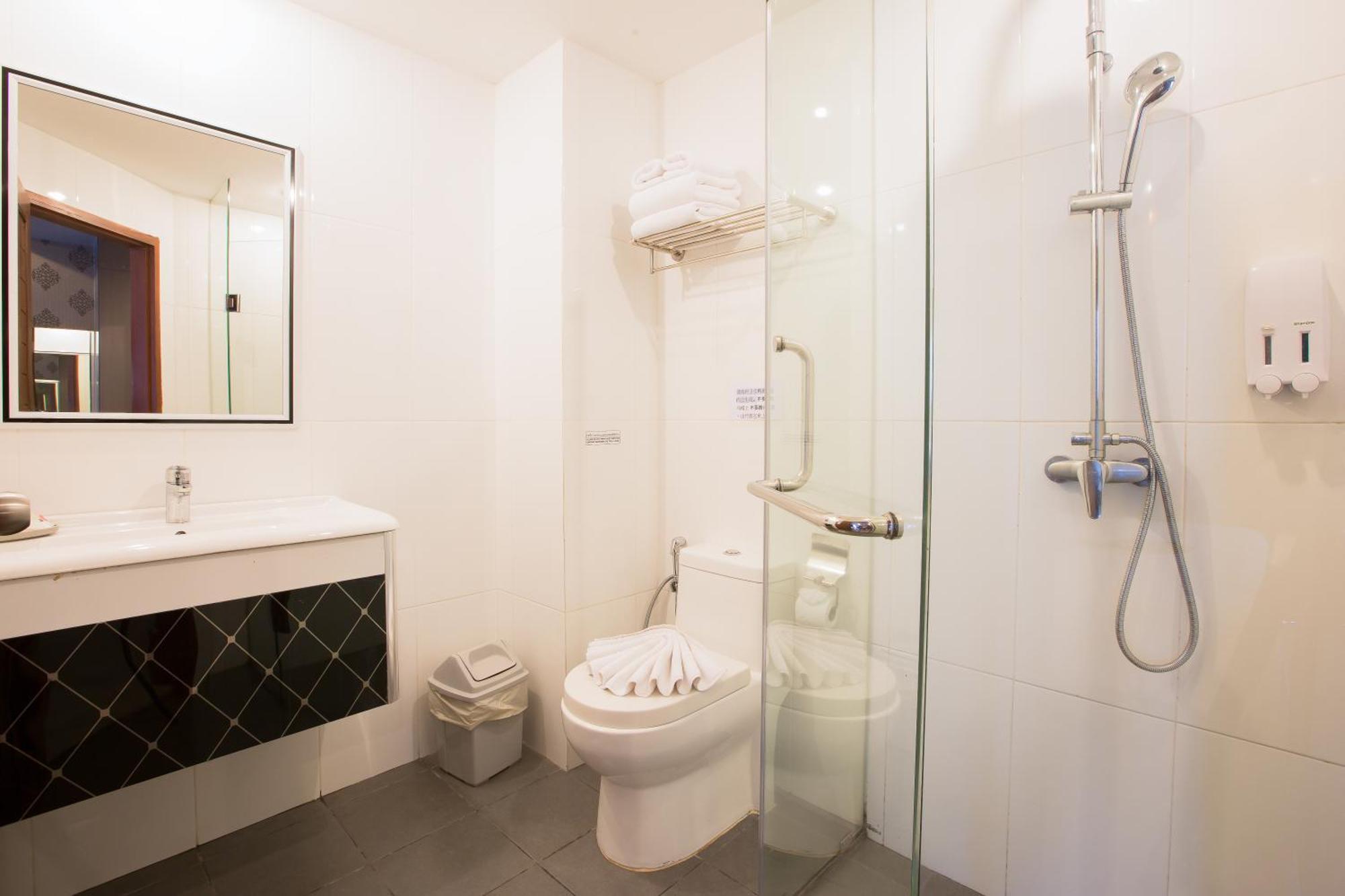 Hemingways Silk Hotel Patong Экстерьер фото