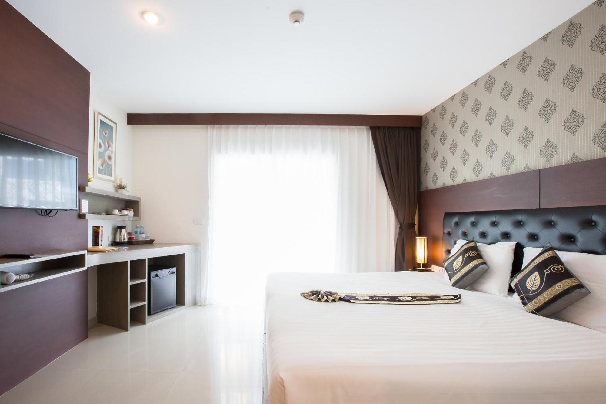 Hemingways Silk Hotel Patong Экстерьер фото