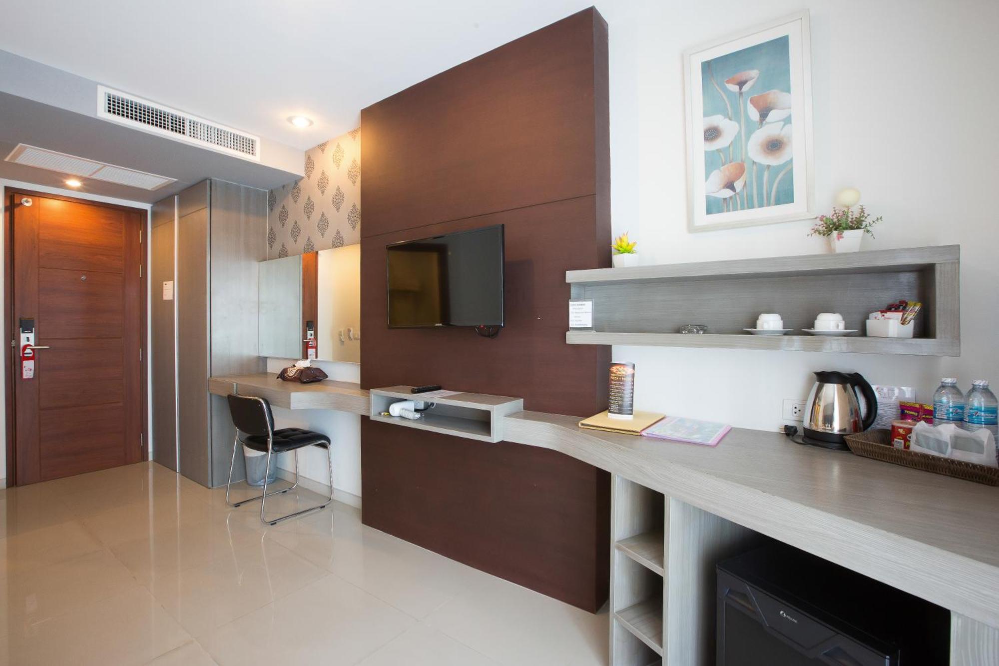 Hemingways Silk Hotel Patong Экстерьер фото