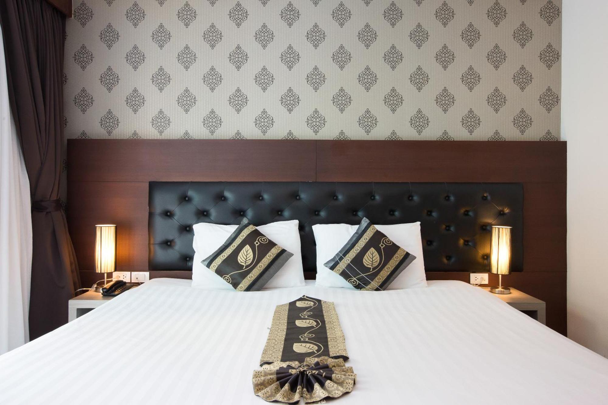 Hemingways Silk Hotel Patong Экстерьер фото